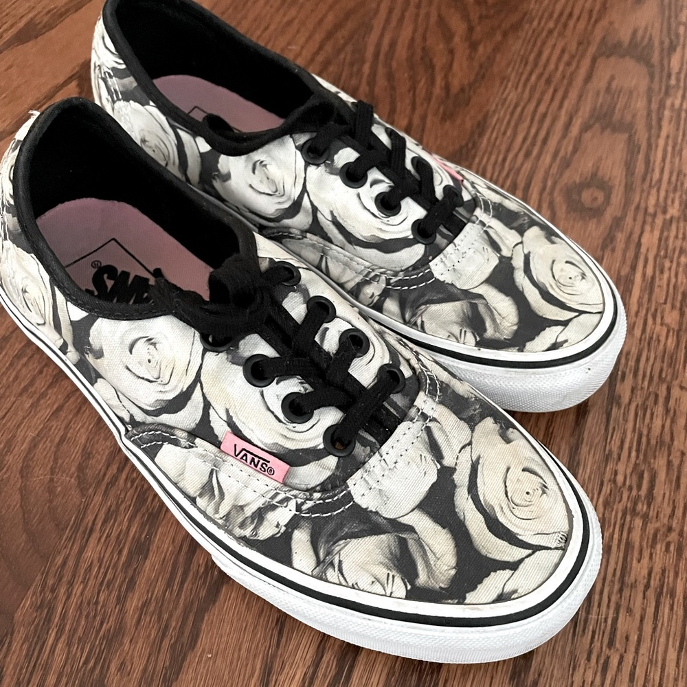 WOMEN'S VANS SKATE SHOES